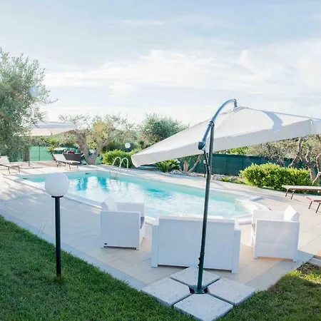 Trullo Malvischi With Pool アルベロベッロ