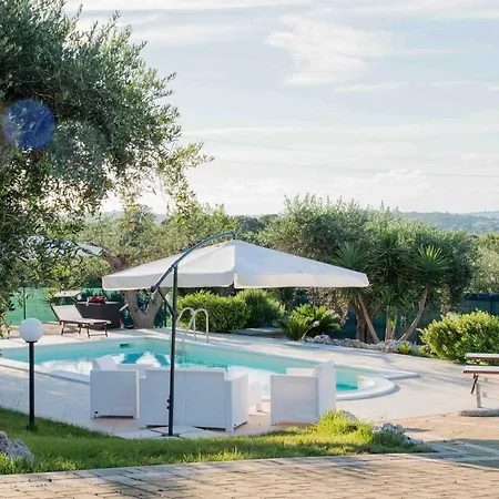 Trullo Malvischi With Pool アルベロベッロ