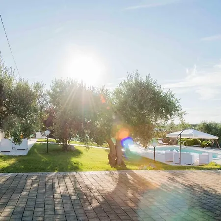 Trullo Malvischi With Pool 別荘 アルベロベッロ